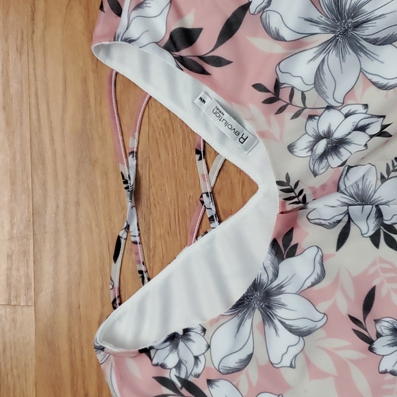 Flowered Stretch Blouse with Criss-cross Back - Picture 4 of 10